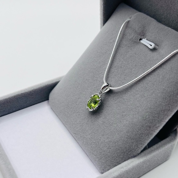1 CT Natural Peridot Gemstone Pendant Necklace Sterling Silver - Picture 4 of 6